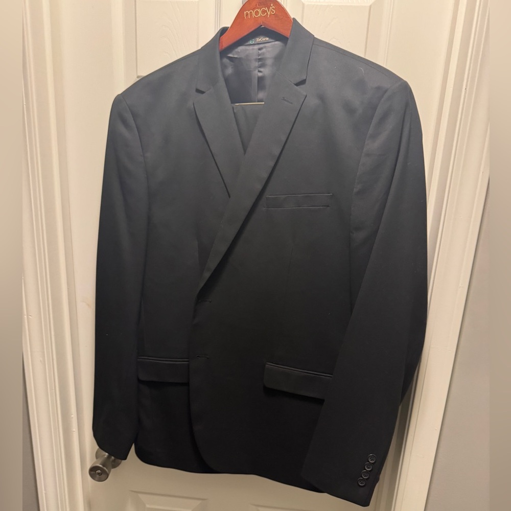 Men’s Zegarie Suit 52R 46W